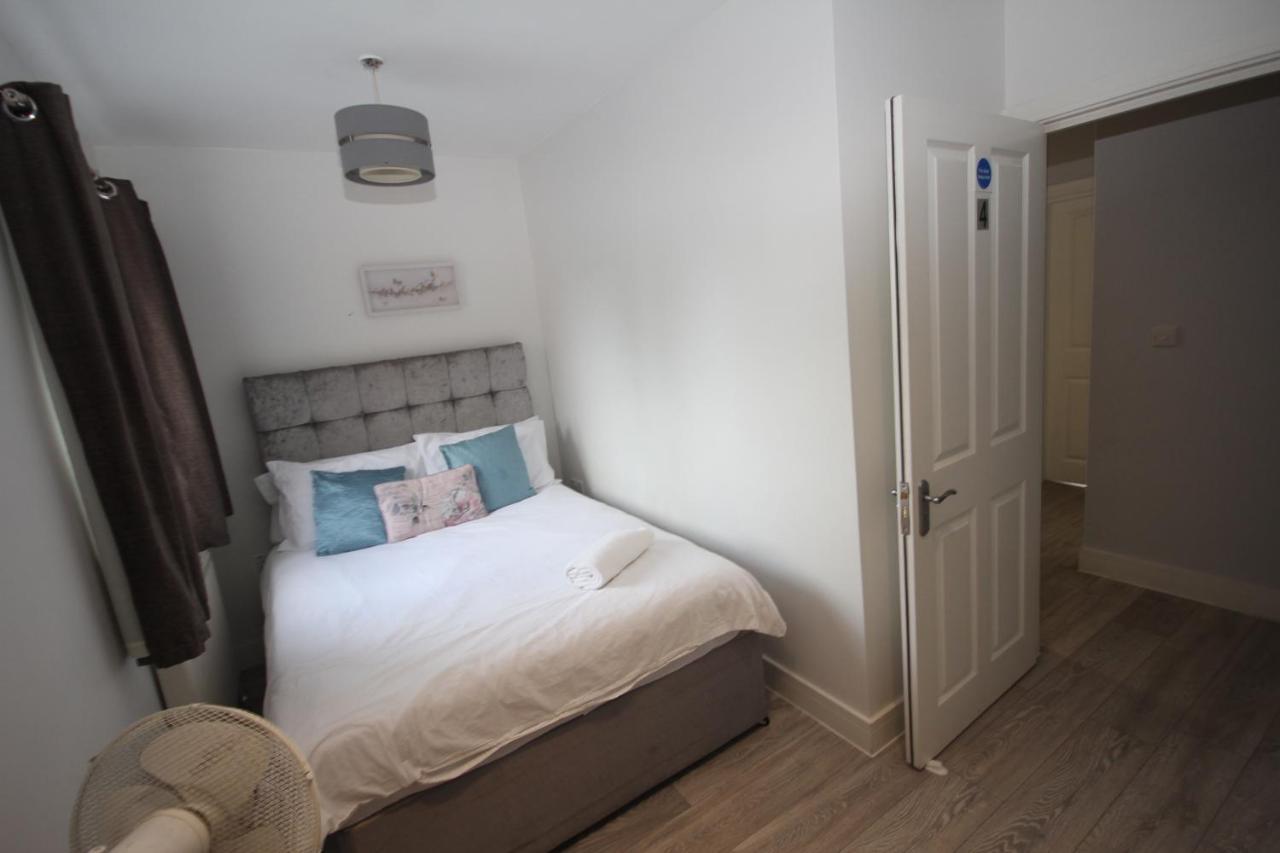 Lee'S House Villa Uxbridge Bagian luar foto