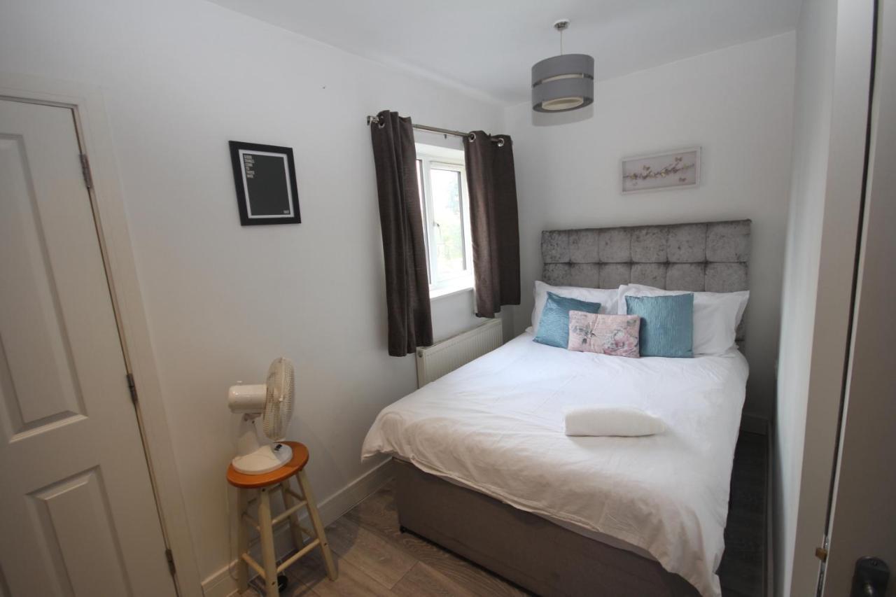 Lee'S House Villa Uxbridge Bagian luar foto