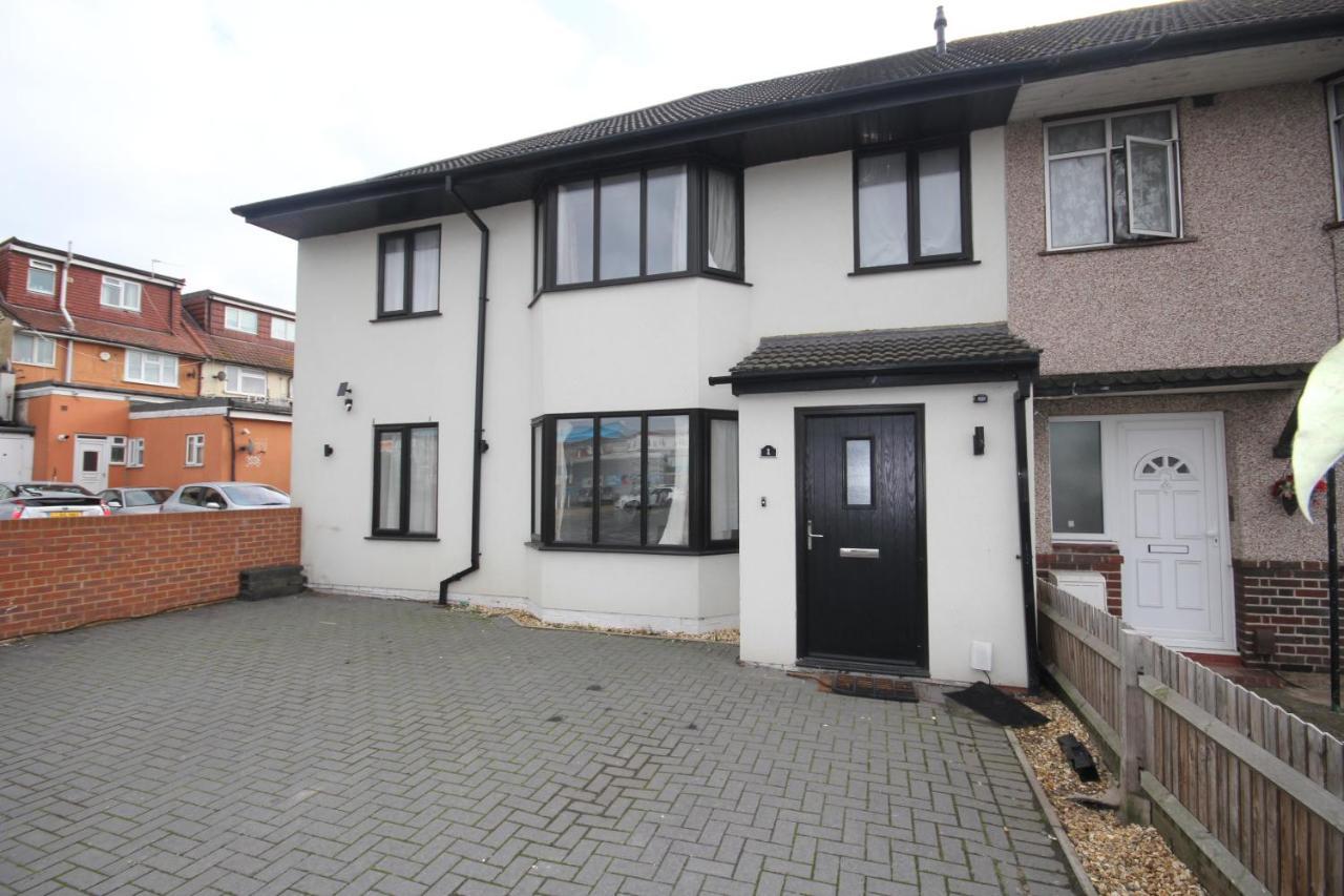 Lee'S House Villa Uxbridge Bagian luar foto