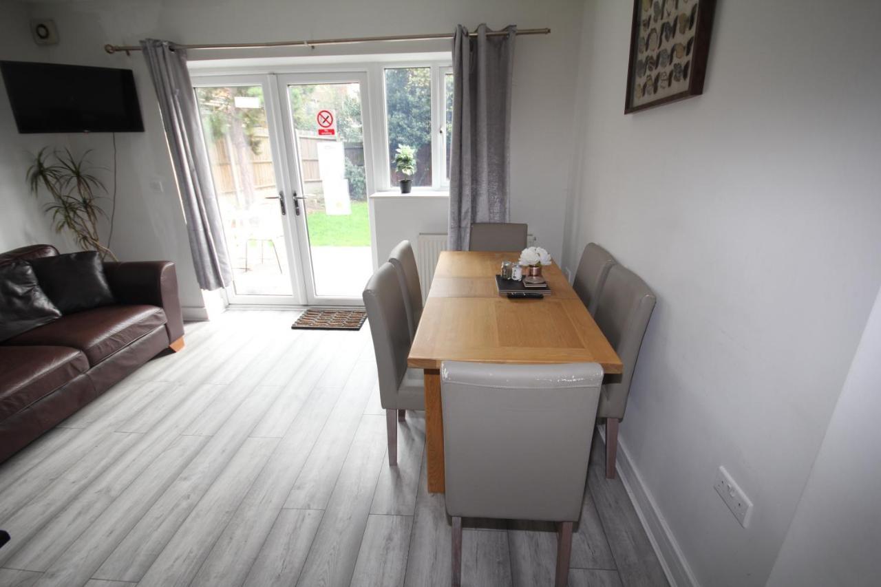 Lee'S House Villa Uxbridge Bagian luar foto